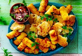 Bloemkool-wings en aardappelkroketjes met bacon-chilidip