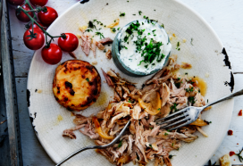 Lekker ovengerecht van pulled chicken en aardappelgratin